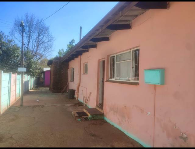 6 BEDROOM HOUSE FOR SALE IN ANNADALE